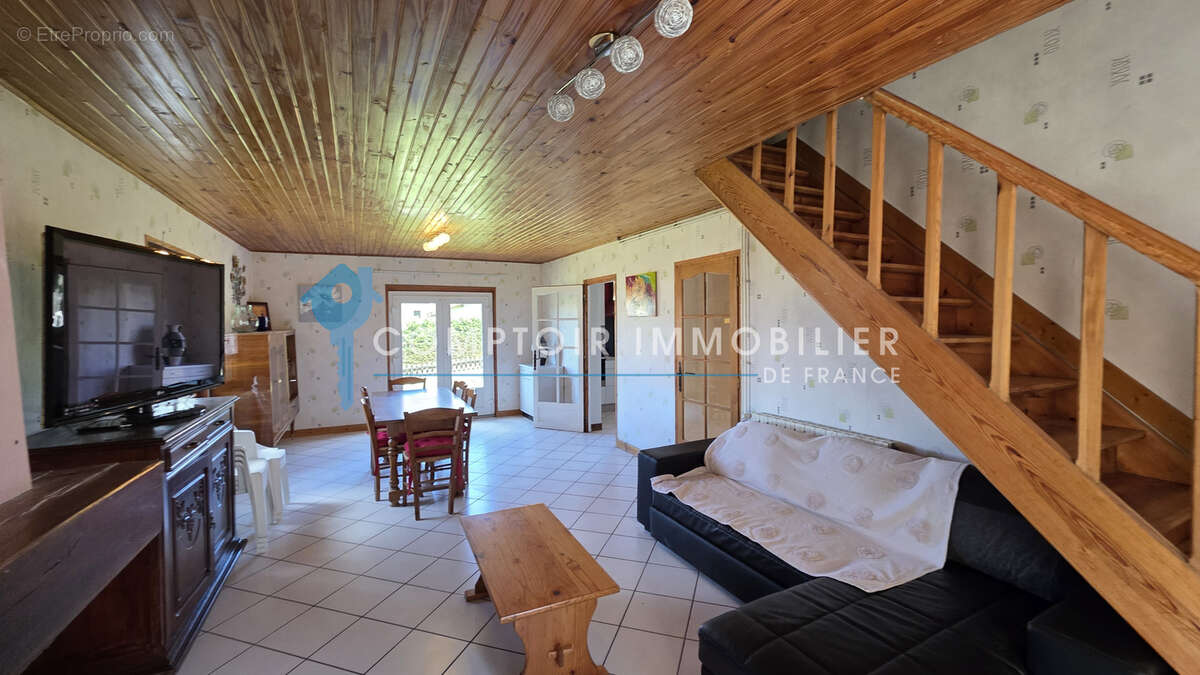 Maison à COUCOURON