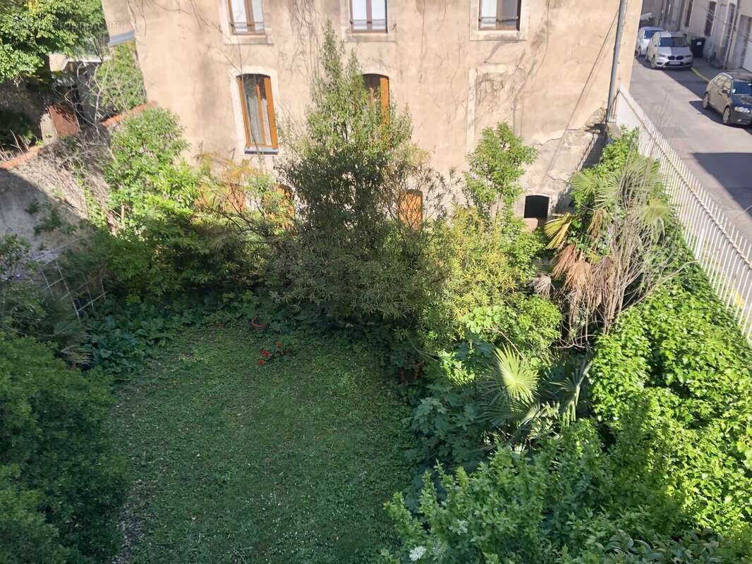 Élégant immeuble de style haussmannien avec jardin privé et fort potentiel d'investissement - photo 7