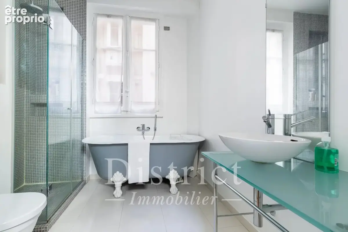 Exclusivité Ile Saint Louis - Beau pied-à-terre traversant de 72m² - photo 9