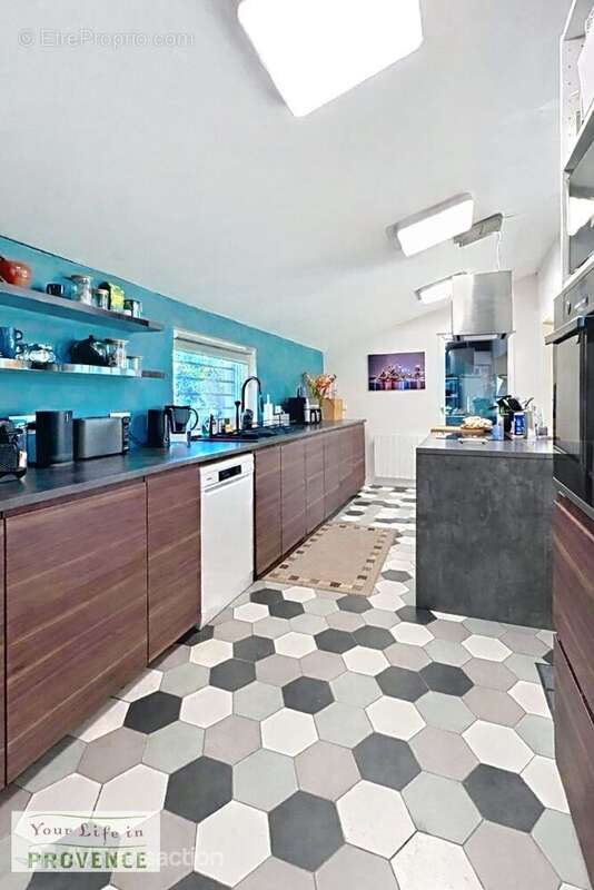 Maison 109 m² à Entrecasteaux  - photo 6