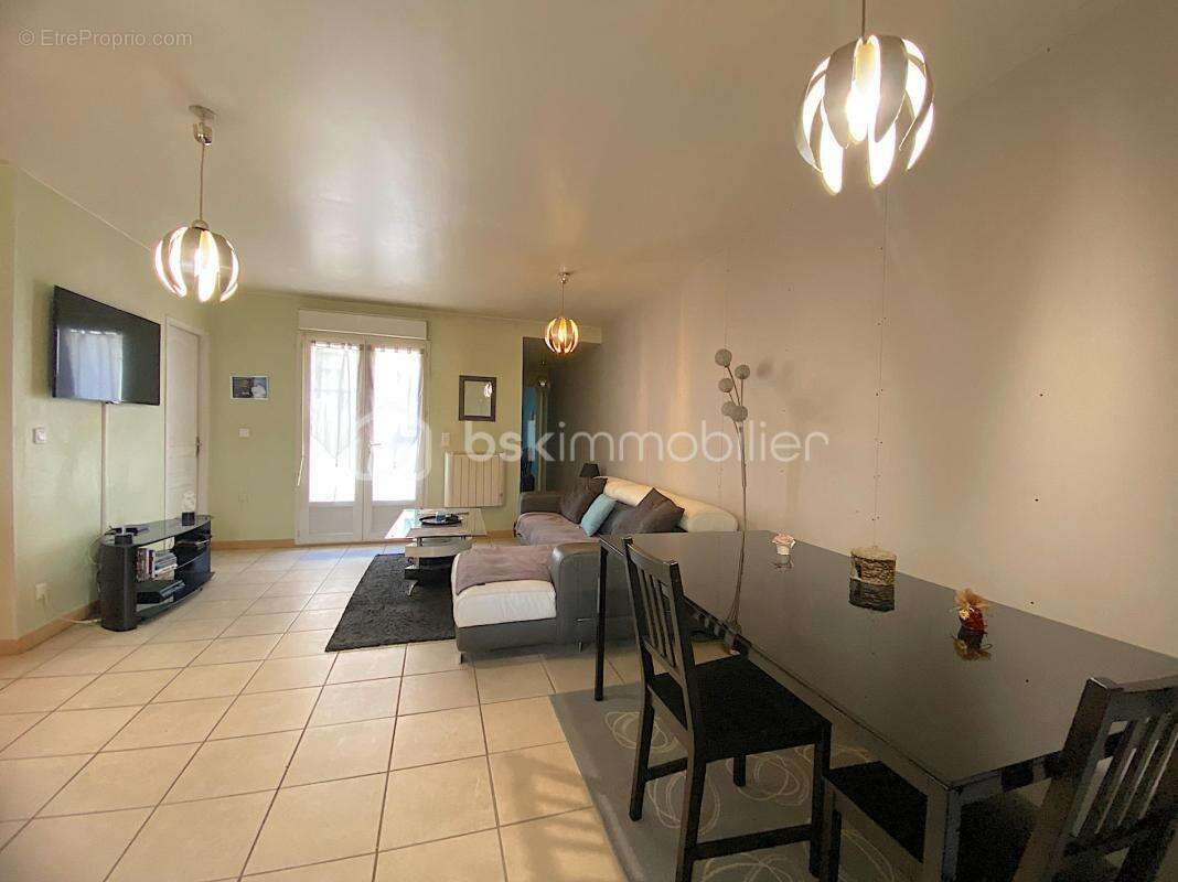 Jolie maison de plain-pied avec jardin et patio, située dans un quartier recherché de Bègles !!!! - photo 3