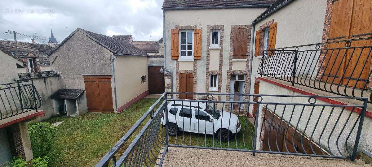 Maison à PONT-SUR-YONNE