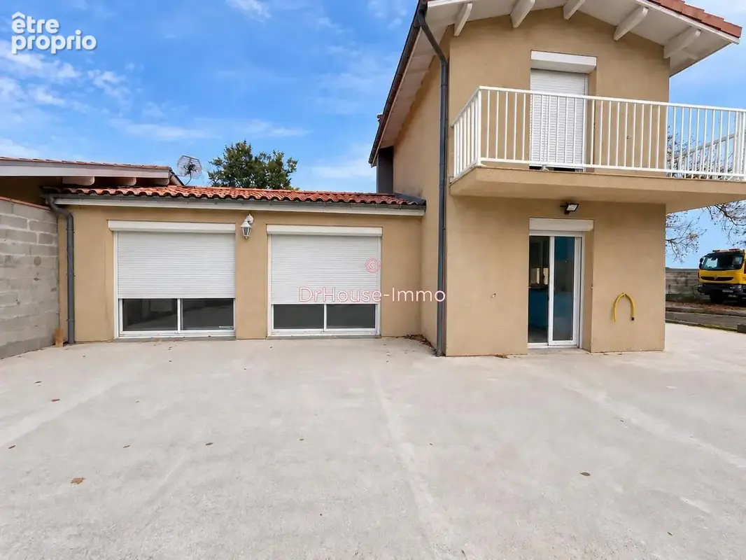 Maison 4 pièces 95 m² à vendre à Ambares-Et-Lagrave (33440) - photo 2