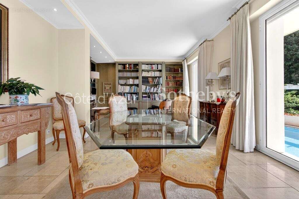 Maison à VALLAURIS