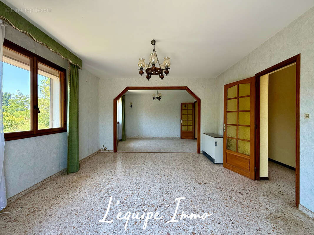 Maison t4 a rénover avec grand terrain et garage - photo 2