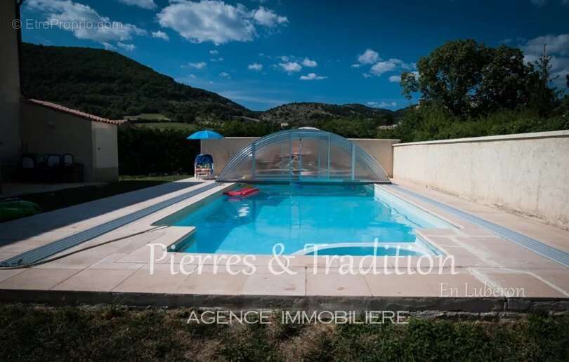 Saumane, propriété de 200m2 composée de 3 logements avec jardin et piscine au coeur du village - photo 2