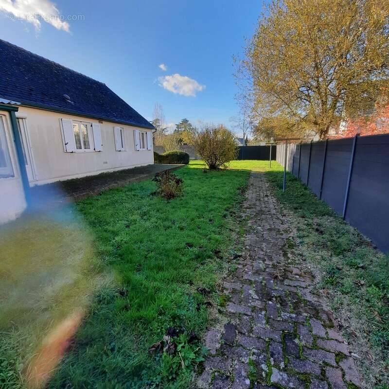 Maison à SAINT-ETIENNE-DE-MONTLUC