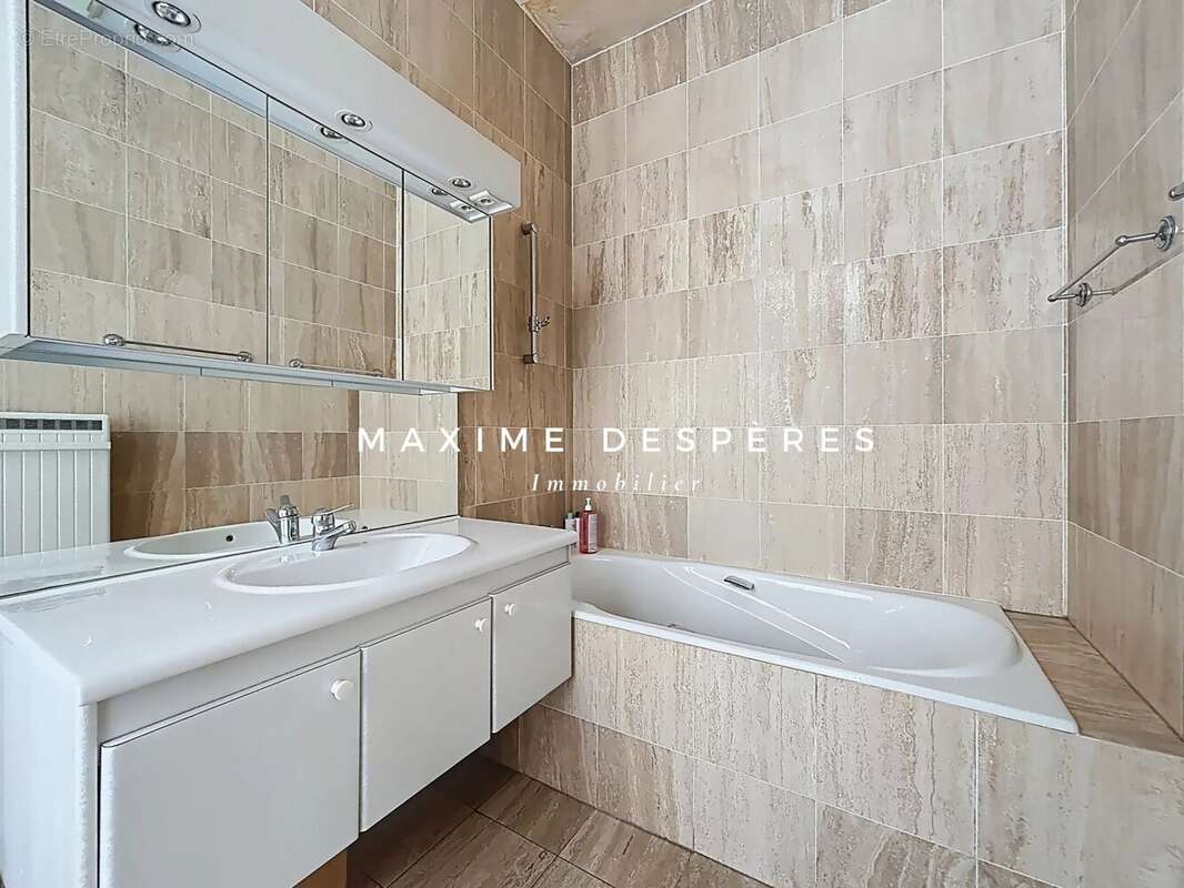 Appartement à PARIS-17E