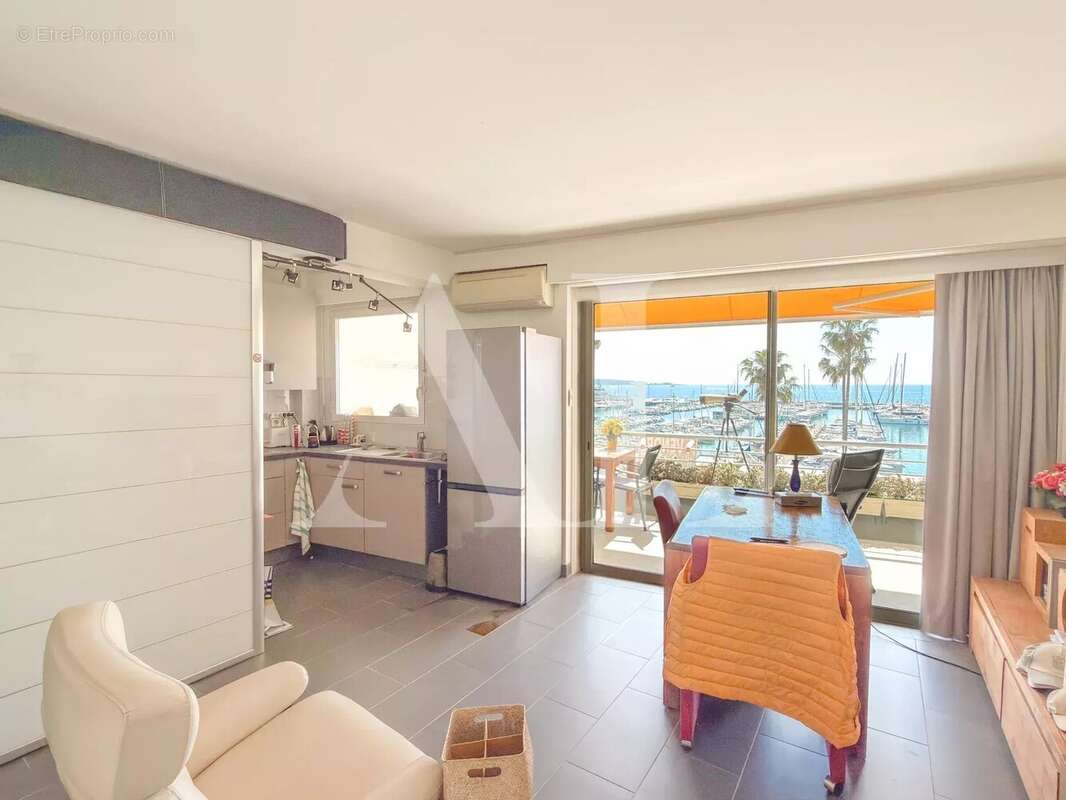 Appartement à VALLAURIS