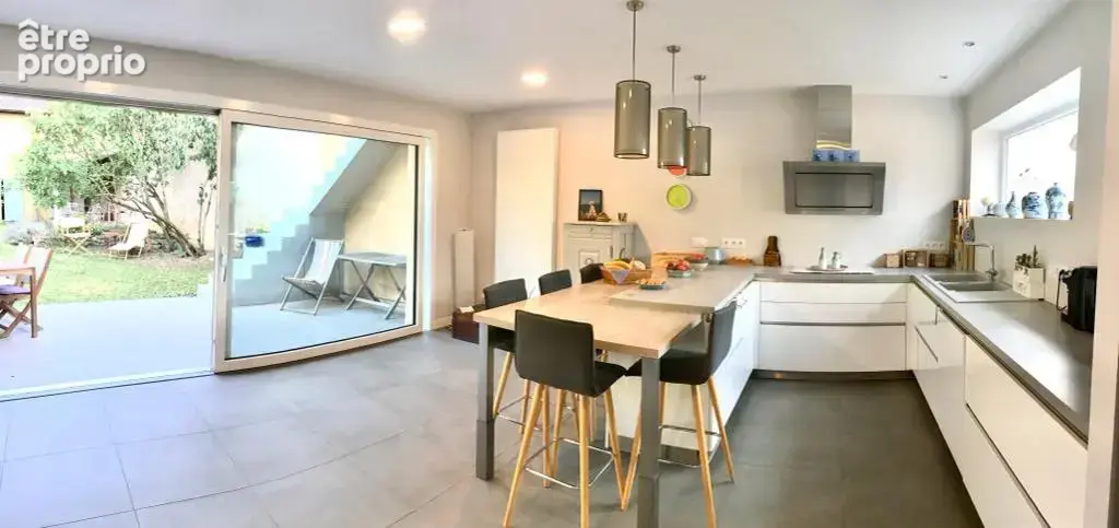 GENAY   Cœur de village  Maison familiale de charme 200 m2 avec jardin clos, grange et revenu locatif - photo 6