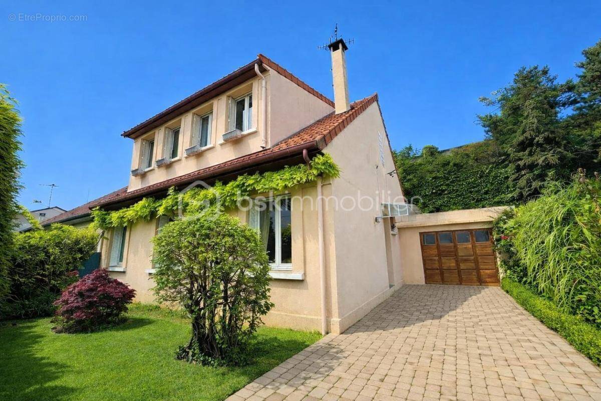 Maison à L'HAY-LES-ROSES