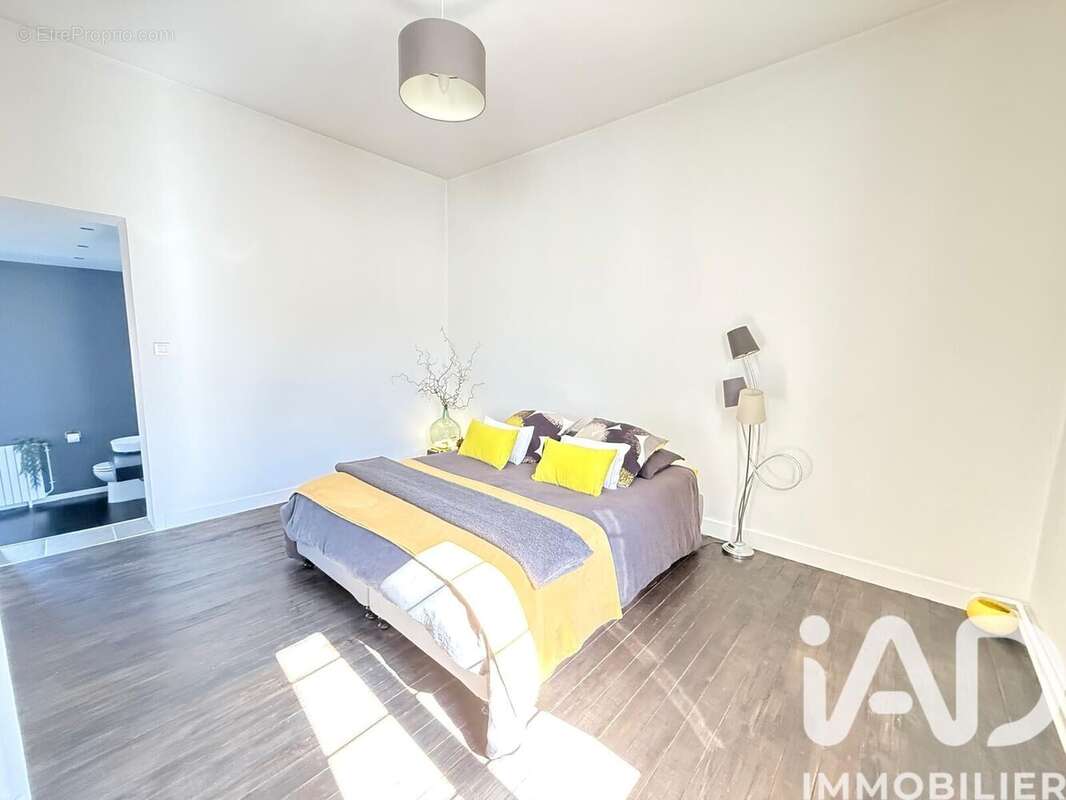 Maison 163 m² à Saint-Romain-La-Virvee  - photo 9