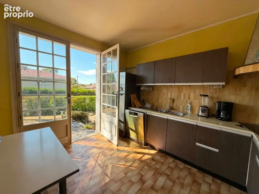 Maison 158 m², terrasse exposee sud, terrain clos de 593 m², 4 chambres, garage, cave, pompe a chaleur, panneaux solaires, charp - photo 4