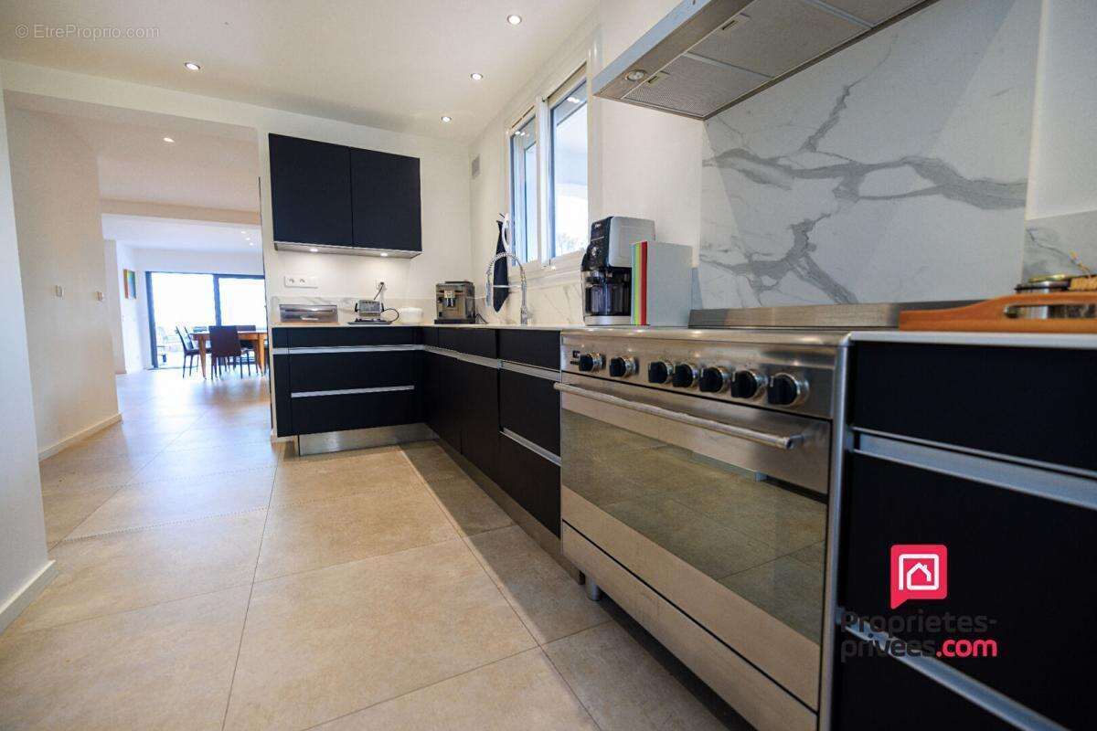 Maison à LES ISSAMBRES