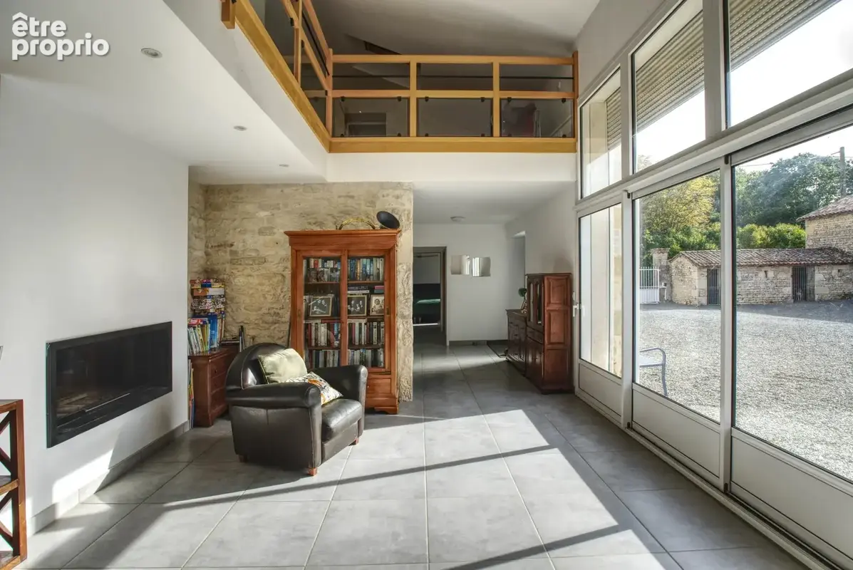 Maison en pierre au style moderne, située dans un joli village et implantée sur un beau terrain - photo 13