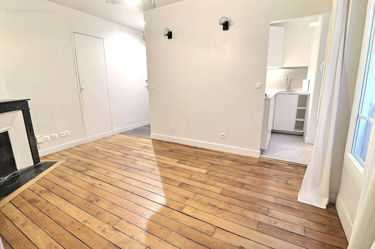 Appartement à PARIS-14E