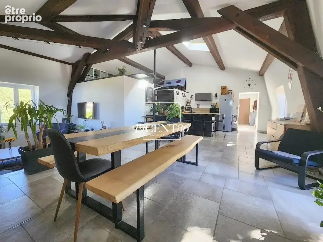 Trevoux - au dernier etage d'un chateau, appartement renove avec cave - photo 3