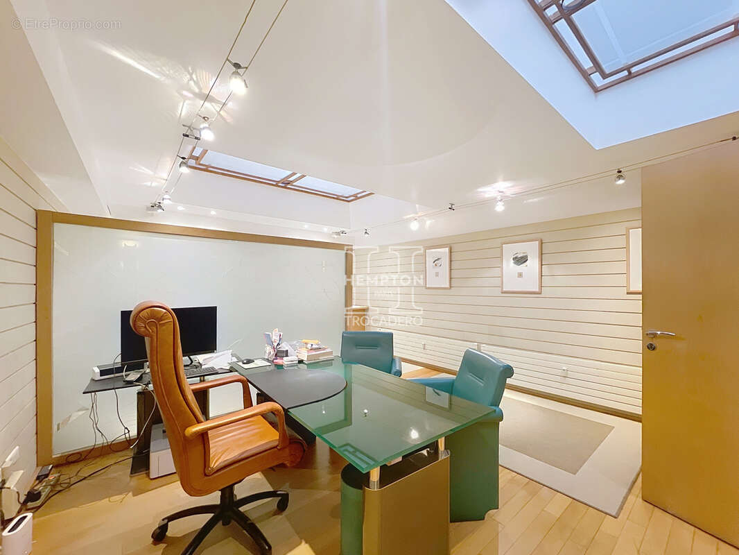 Commerce à PARIS-16E