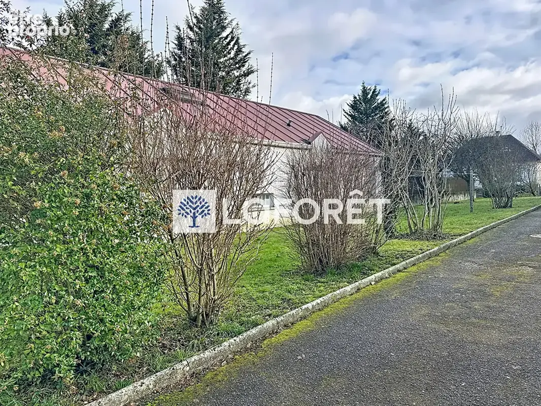 Maison sur 3 niveaux avec un sous sol  - Fort potentiel - Centre Saint-Nom - photo 6