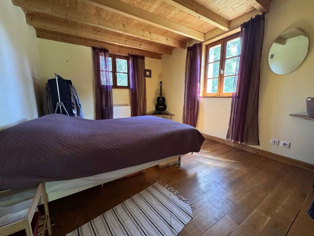 Propriété de caractère, indépendante, avec de vastes jardins privés et un bois - photo 10