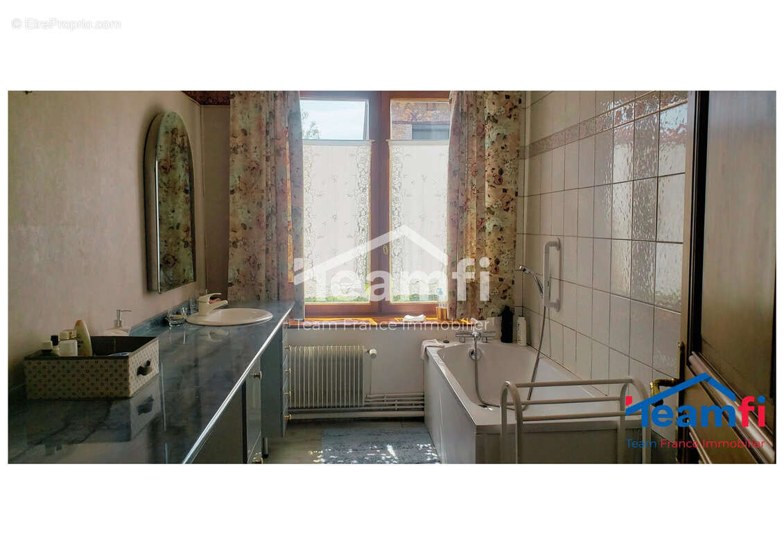 SDB R+1 - Maison à LA SEAUVE-SUR-SEMENE