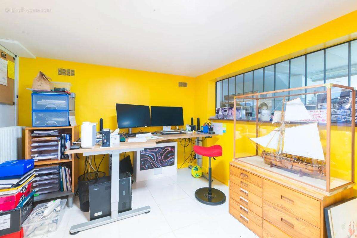 Maison de 234m² au sol à Nanterre Ville - photo 13