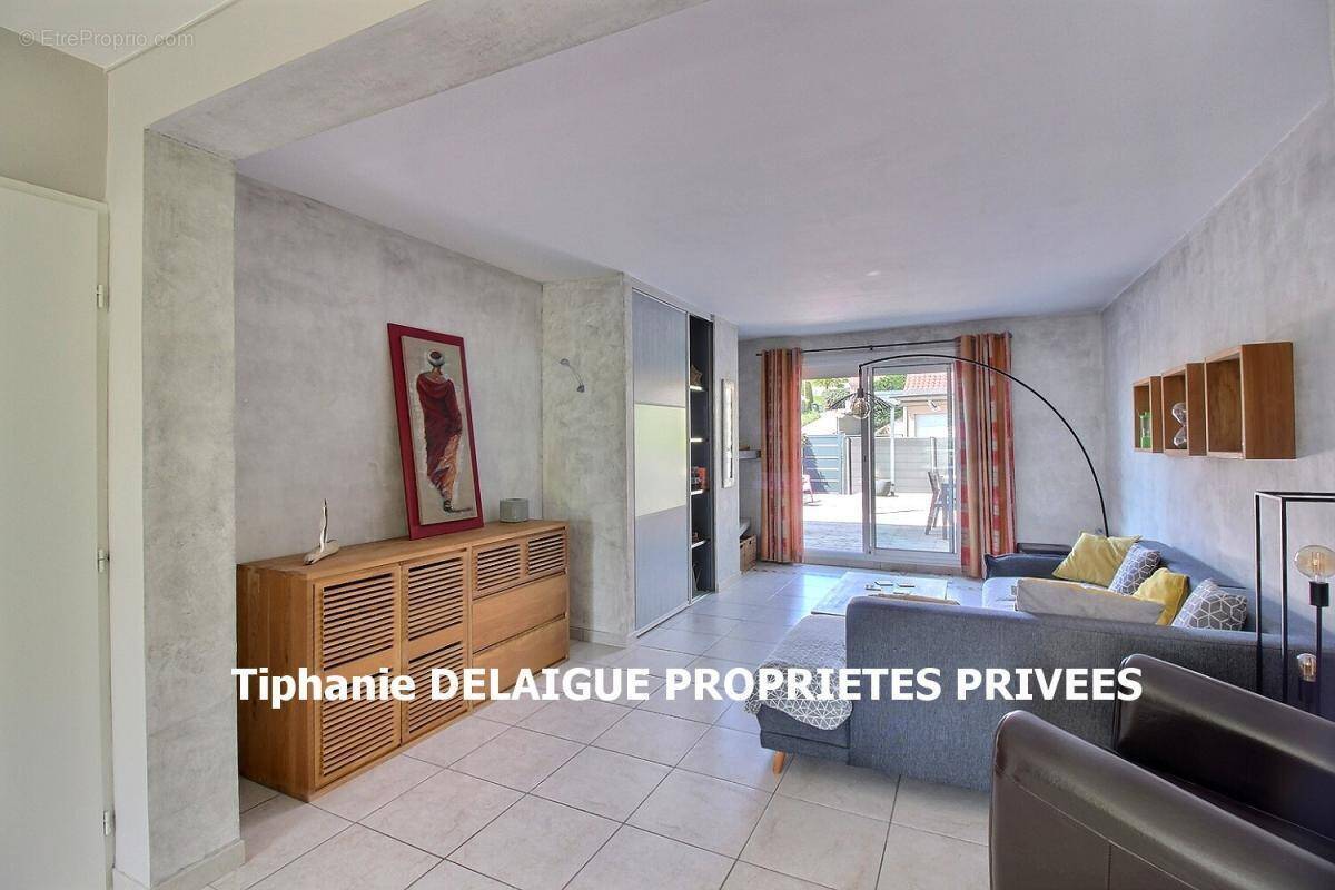 Appartement à SAINT-PRIEST-EN-JAREZ