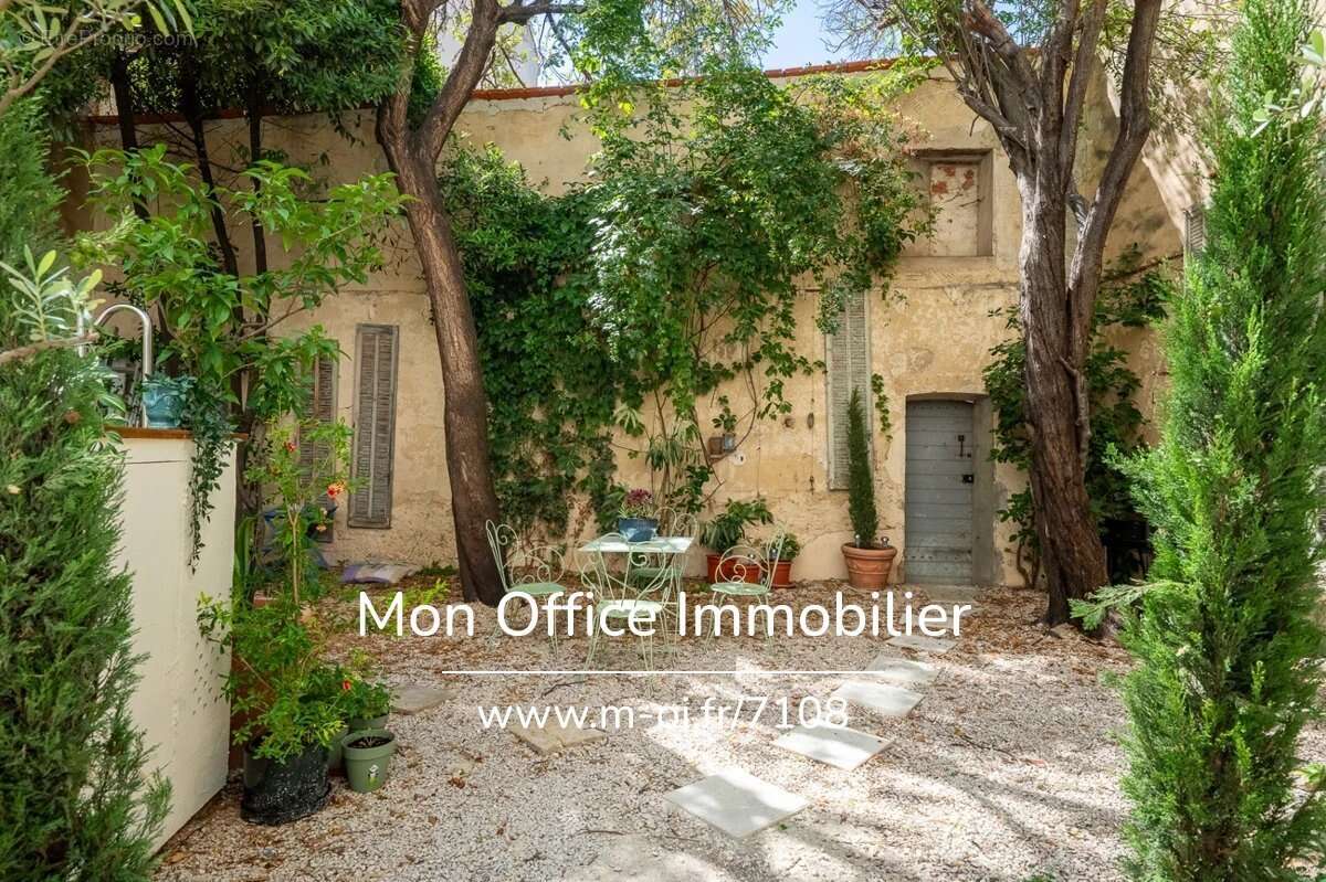 Référence : 7134-SKA - Maison 9 pièce(s) à Salon-de-Provence (13300) - photo 4