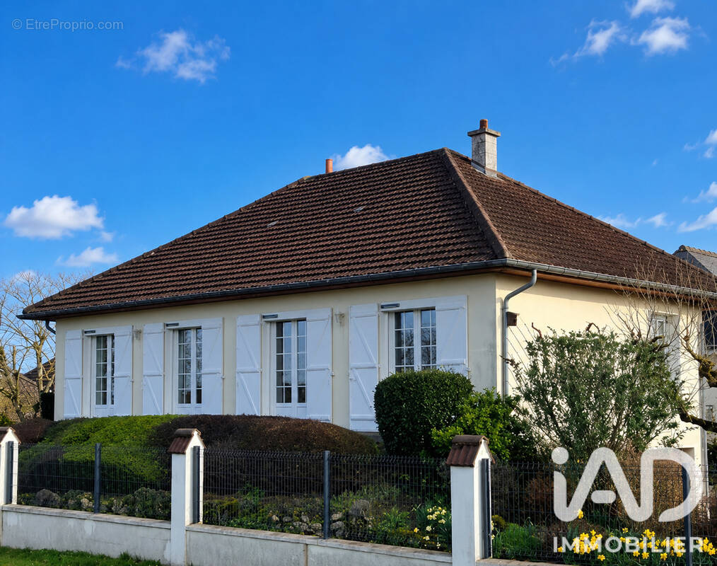 Photo 1 - Maison à ROCHECORBON