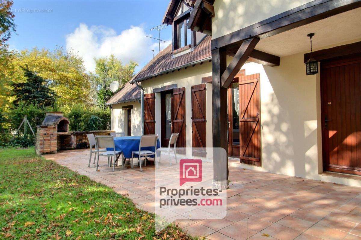 A 1h de PARIS - Secteur recherché - Maison de 130 m2 - 4 CHAMBRES - GARAGE - TERRAIN 2088  m2 - photo 3