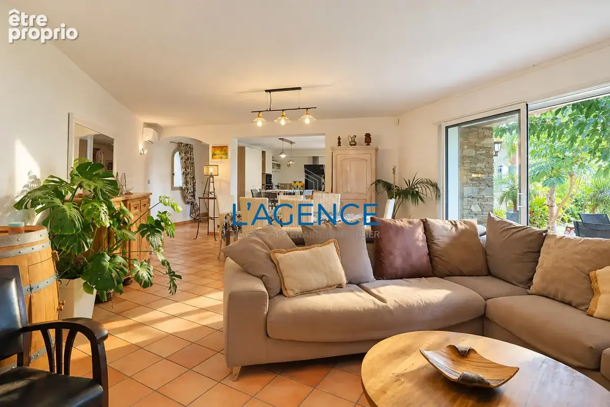 Villa de 171 m2 avec piscine et jardin arboré de 5202 m2 au calme - photo 11