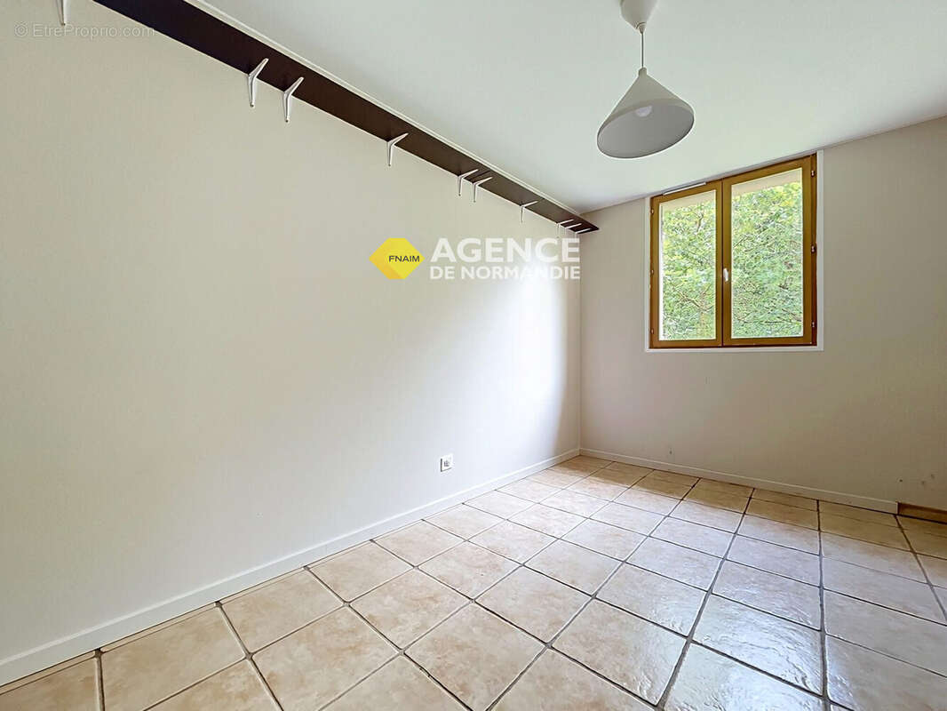 Maison à MONTREUIL-L'ARGILLE