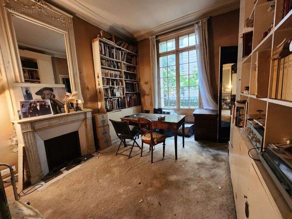 Appartement à PARIS-16E