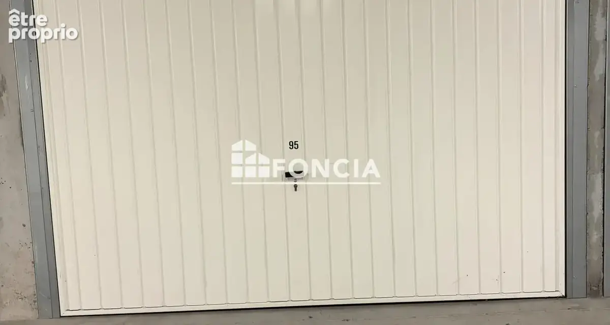 Photo Parking à Saint-Genis-Pouilly au prix de 25 000€