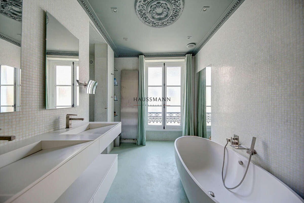 Appartement à PARIS-7E