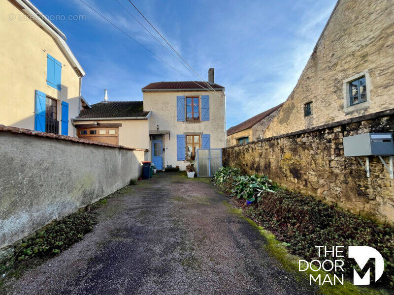 Maison à TERRE-NATALE