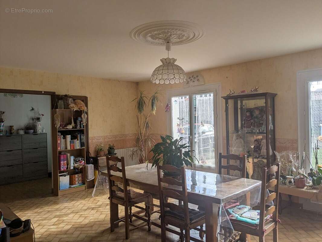 Maison à LES ESSARDS