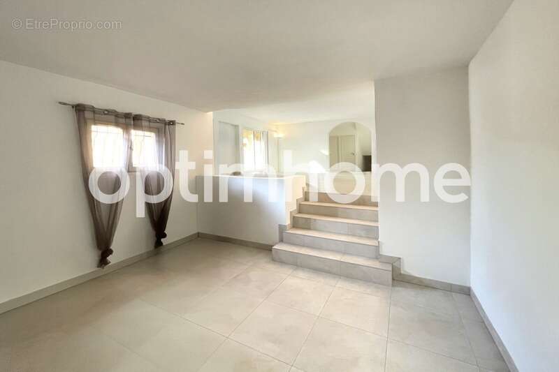 Maison à SAINT-LAURENT-DU-VAR