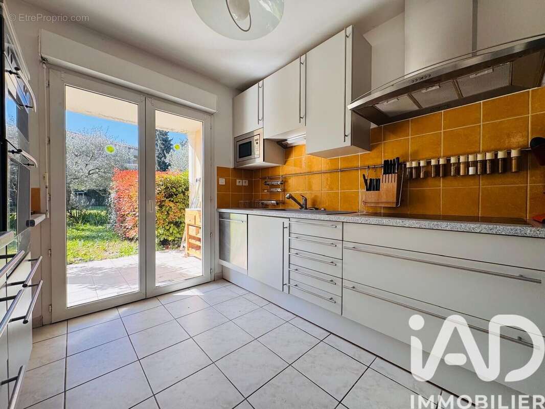 Appartement 81 m² à Villeneuve-Les-Avignon  - photo 4