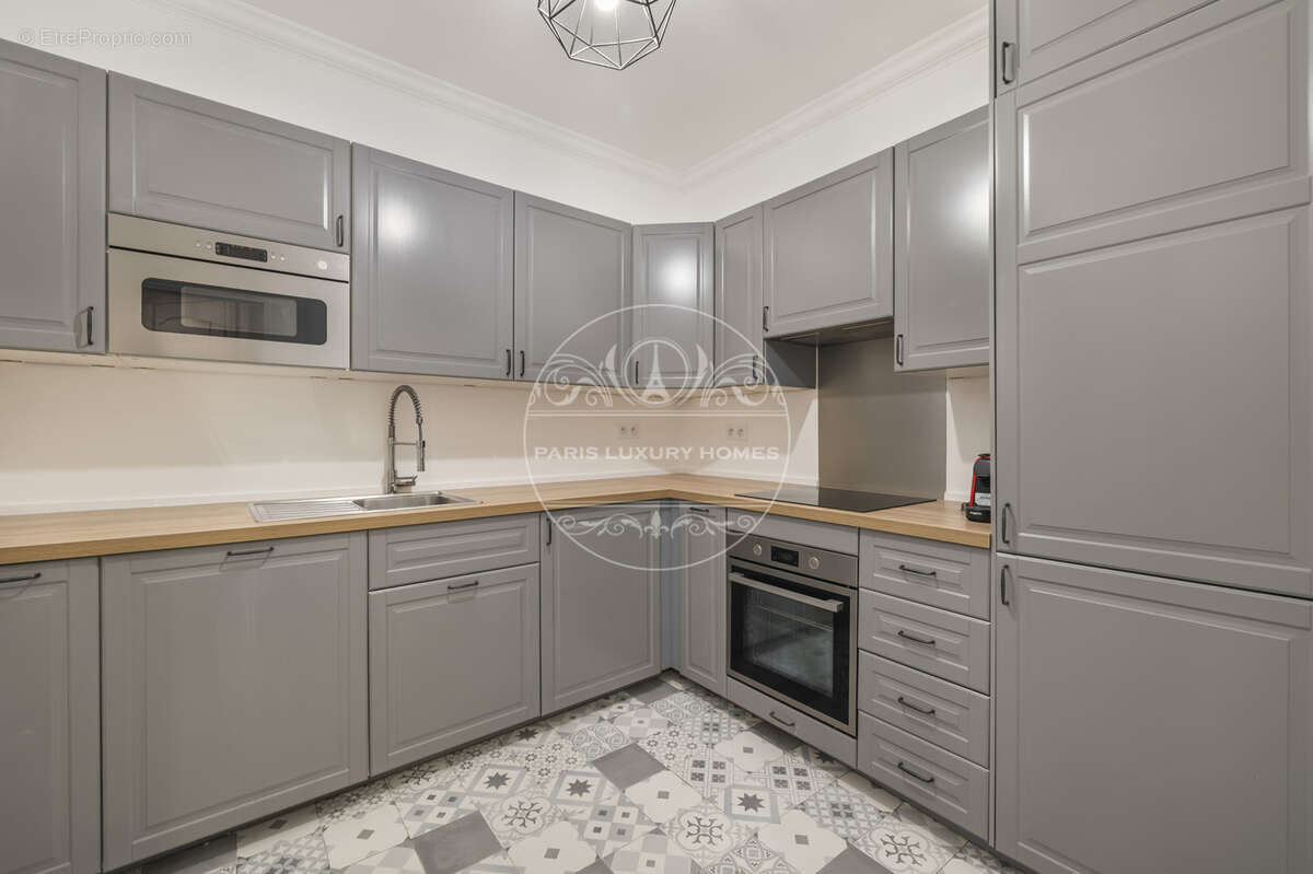 Appartement à PARIS-1E