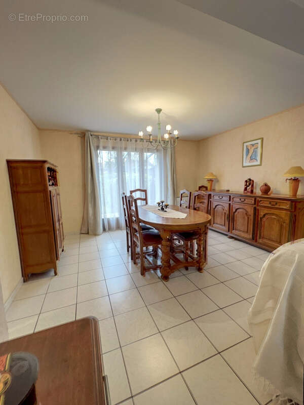 Maison à SAINTE-GENEVIEVE-DES-BOIS