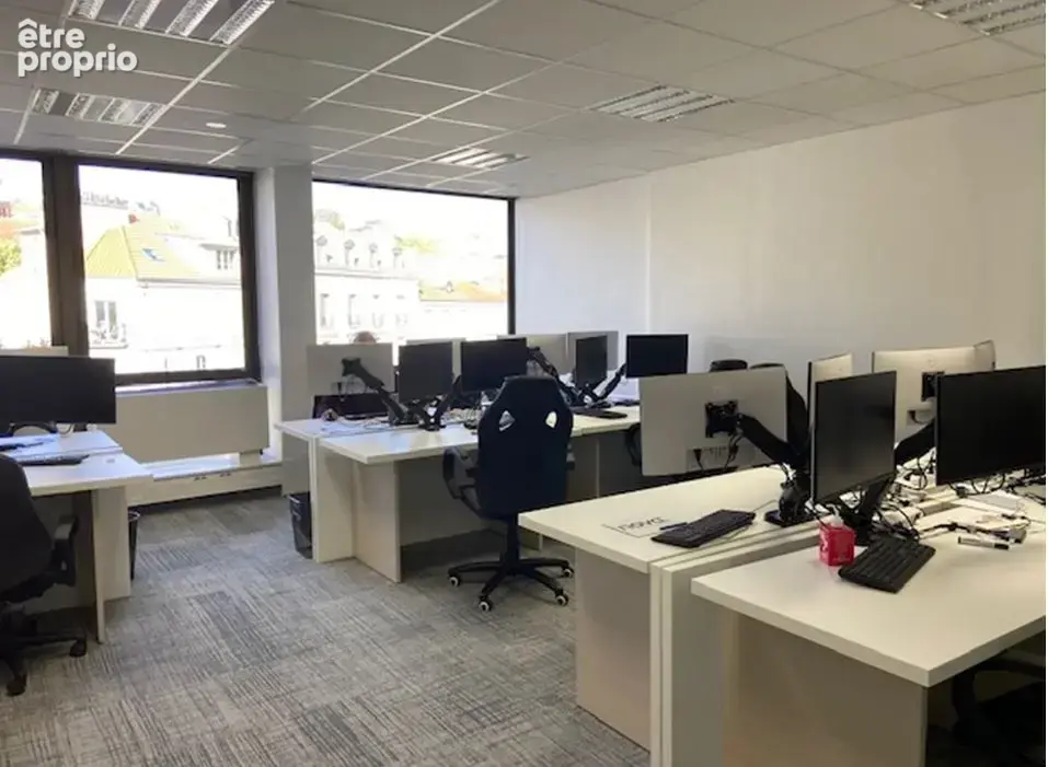 Bureaux occupés à vendre de 513 m² en excellent état avec belle vue sur Paris - photo 2
