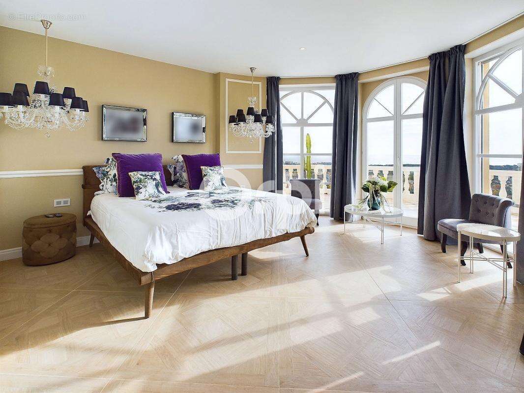 Maison à MANDELIEU-LA-NAPOULE