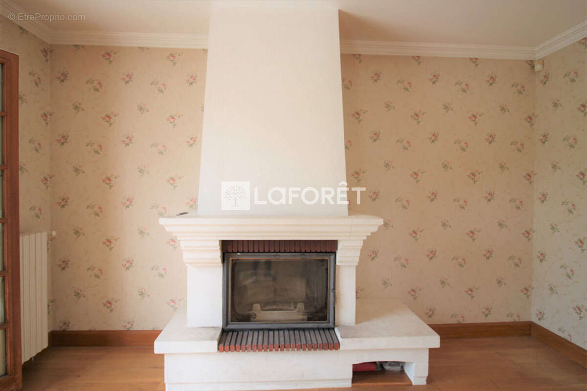 Maison à CONDAT-SUR-TRINCOU