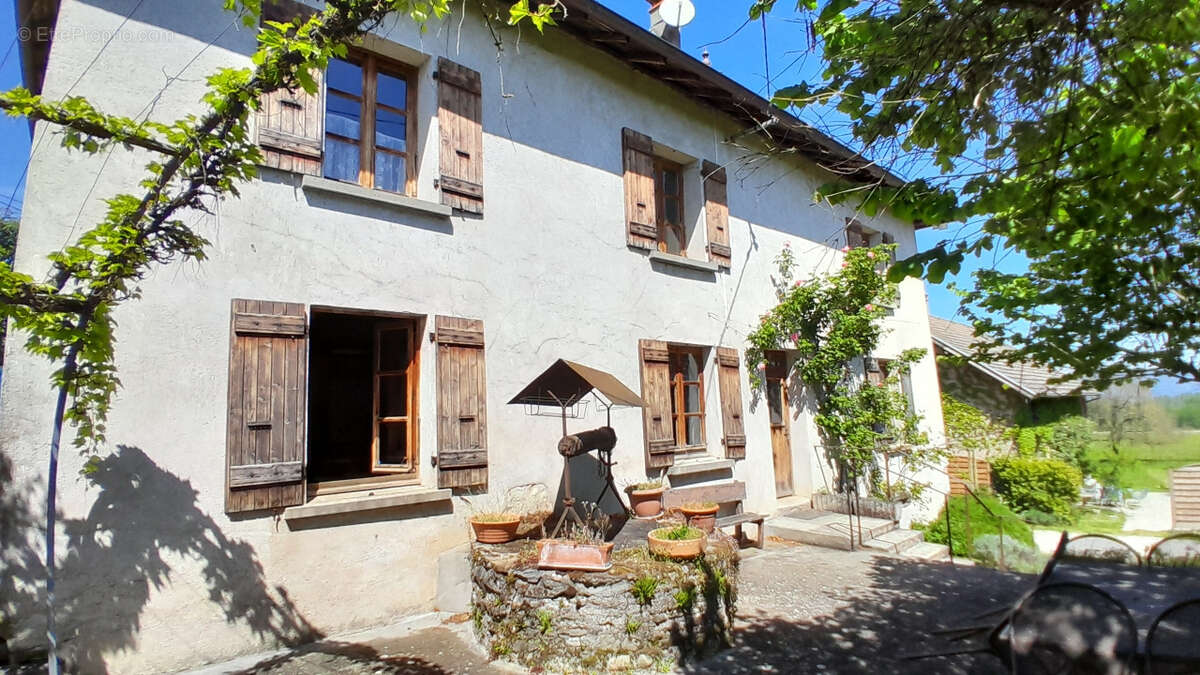 Maison à FAVERGES-DE-LA-TOUR