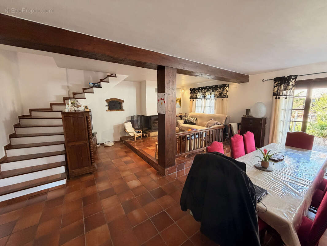 Maison à CHIS