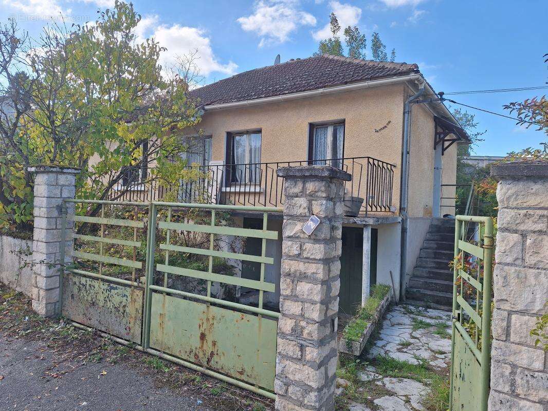 Maison à SAINT-SATUR