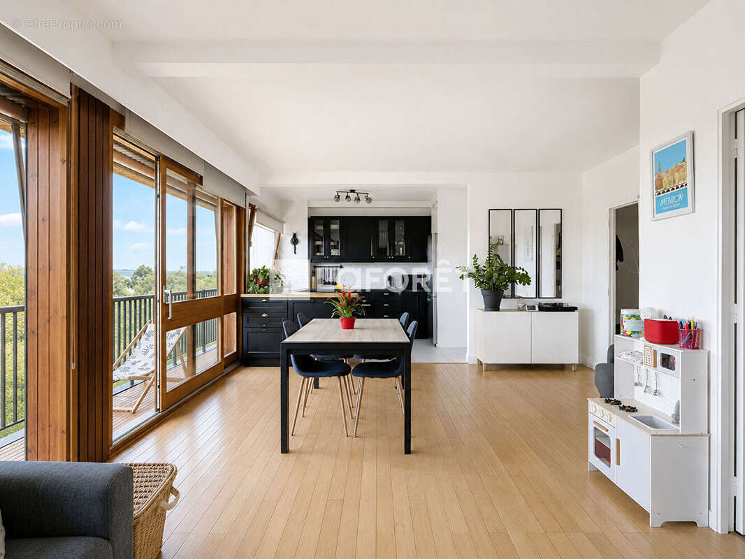 Appartement à LA CELLE-SAINT-CLOUD