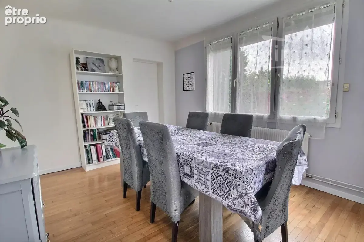 Maison située a saint Doulchard - photo 3