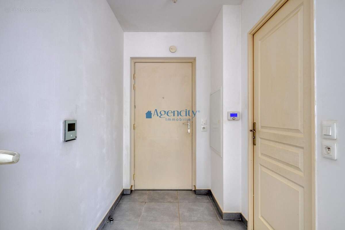 Entrée séparée - Appartement à NOISY-LE-GRAND